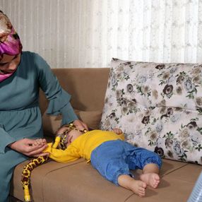 Diyarbakır'da SMA hastası Alperen, tedavi için yardım bekliyor