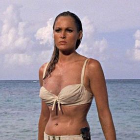 Ursula Andress’in giydiği bikini 500 bin dolara satılacak
