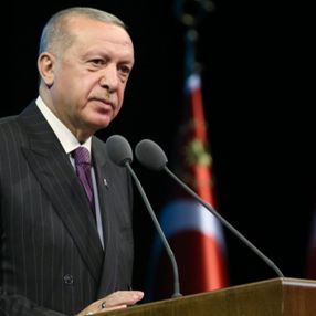 Fransız Le Monde: Erdoğan, Kremlin ve Beyaz Saray'la alay ediyor