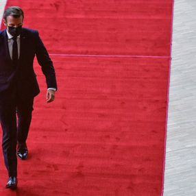 Fransa, Emmanuel Macron ile saygınlığını kaybediyor