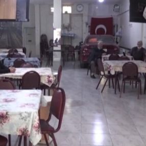 Kırklareli'de otomobilini doludan korumak için kahvehaneye park etti