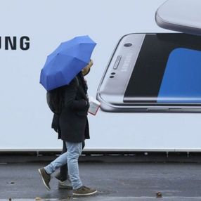 Samsung, birçok ülke tarafından baskı altında olan Huawei'nin tahtına göz dikti