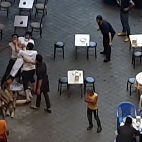 Kahramanmaraş'ta usta ile çırak yumruk yumruğa kavga etti