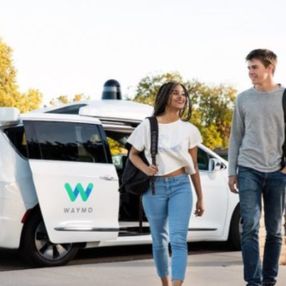 Google'ın çatısı altında bulunan Waymo, robot taksi hizmetini herkese açtı