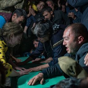 Azerbaycan'da sivil cenazeler, Ermeni saldırısı ihtimaline karşı akşam defnedildi
