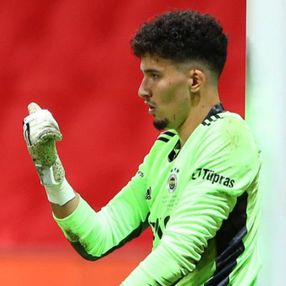 Ajax, Altay Bayındır'ı izliyor