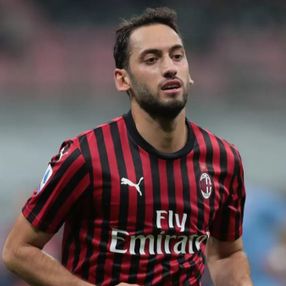 Milan'da Hakan Çalhanoğlu sakatlandı