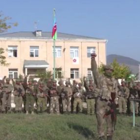Zengilan'a Azerbaycan bayrağı dikildi