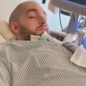 15 yıldır komada olan Suudi Prens Halid Bin Talal elini oynattı