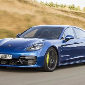 Porsche Panamera ailesine yeni modeller eklendi