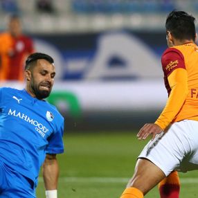 Radamel Falcao kariyerinin ilk kırmızı kartını gördü