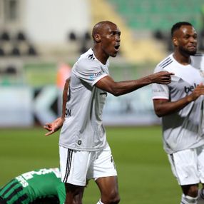 Denizlispor'a gol atan Atiba rekor kırdı
