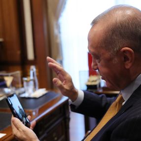 Cumhurbaşkanı Erdoğan'dan 120 yaşında koronayı yenen Menica Nine'ye telefon