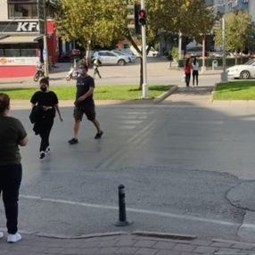 Adana polisinden yaya ve sürücülere drone'lu denetim