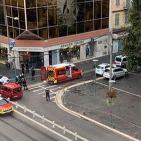 Fransa'da kilise yakınında bıçaklı saldırı