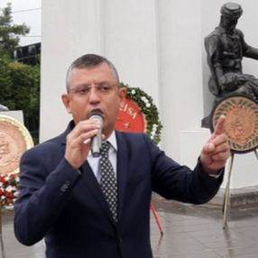 CHP'li Özgür Özel: İzmir Marşı okununca yağmur durdu
