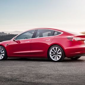 Tesla'nın Model 3 araçları Çin'den Avrupa'ya geliyor
