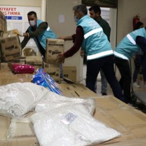 AFAD: Sadece gıda kolisi ve battaniyeye ihtiyaç var