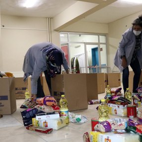 Elazığ'dan İzmir'e depremzedeler için yardım gönderildi