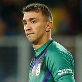 Galatasaray Muslera'yı her konuda arıyor