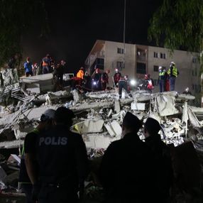 İzmir depremi dünya basınında