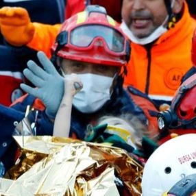 İzmir depreminde enkazdan kurtarılan mucize çocuklar