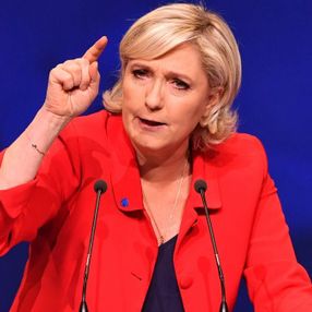 Fransız Le Pen: Milli Görüş faaliyetleri sonlandırılsın