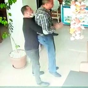 Konya'da nefes borusuna kılçık kaçan müşterisini kurtardı