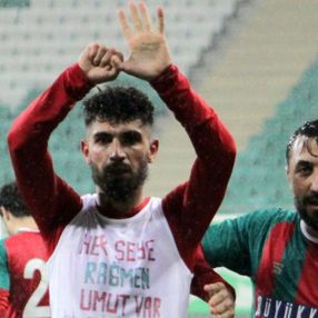 Karşıyaka oyuncusu Harun, gol sevincini İzmir'le paylaştı