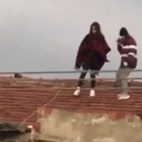 Bursa'da genç kızların tehlikeli çekimi