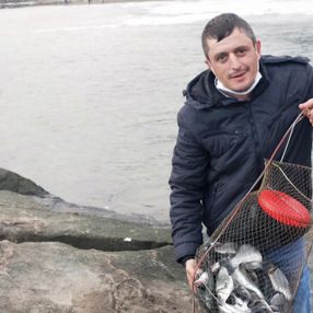 Ordu'da yırtılan kafesten 2 ton balık denize döküldü: Oltasını alan sahile koştu