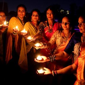 Hindistan'da Diwali Işık festivali kutlandı