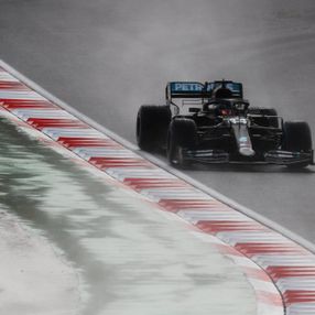 Formula 1'de şampiyon Lewis Hamilton
