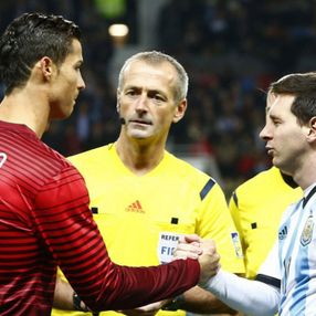 Ronaldo, Messi'ye milli takımda fark attı