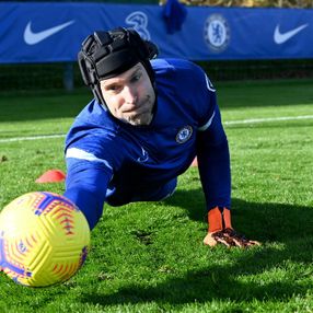 Petr Cech Chelsea'de idmanlara çıkıyor