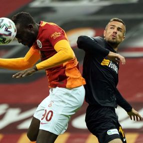 Galatasaray 10 kişi kalan Kayserispor ile berabere kaldı
