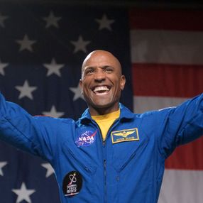 SpaceX'in uzaya götürdüğü astronot Victor Glover, ilk paylaşımını yaptı
