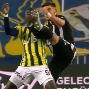 Aboubakar'ın 2. golü öncesi faul beklentisi