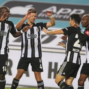 10 kişi kalan Beşiktaş, Fenerbahçe'yi yendi