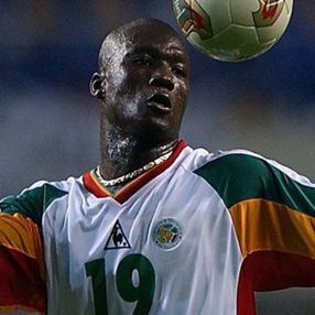 Senegalli eski futbolcu Papa Bouba Diop hayatını kaybetti