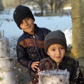 Hakkari'de oğluna kardan, temsili pasta yaptı