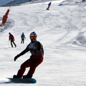 Palandöken'de yapay karla kayak keyfi