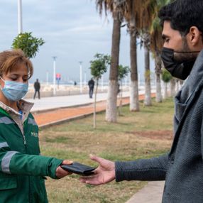 Mersin'de temizlik işçisi, içinde 20 bin lira olan cüzdanı sahibine teslim etti