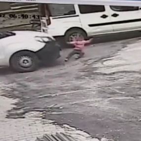 Manisa'da ehliyetsiz sürücünün çarptığı çocuk hayatını kaybetti