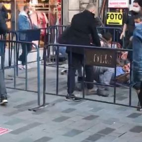 Taksim'de sosyal mesafe kavgası