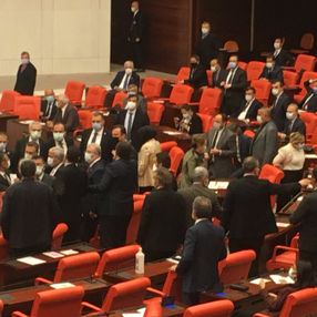 Meclis'te vekiller arasında 'faşizm' kavgası çıktı