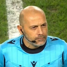 Cüneyt Çakır saçını kazıttı
