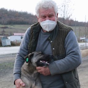 Samsun'da sokak hayvanlarını tedavi etmek isteyen Fevzi Uyar, 71 yaşında veteriner oldu