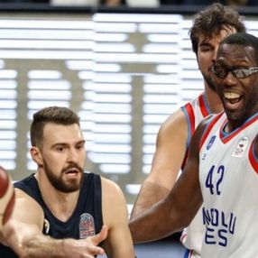 Fenerbahçe, Anadolu Efes'e mağlup oldu