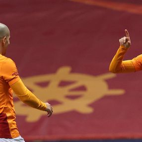 Sofiane Feghouli 3 hafta yok